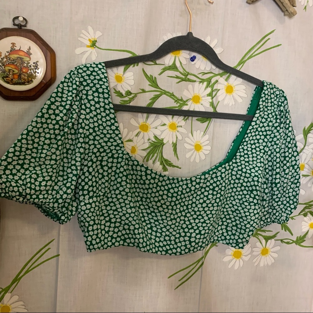 Showpo green white floral puff sleeve crop top - Picture 3 of 7